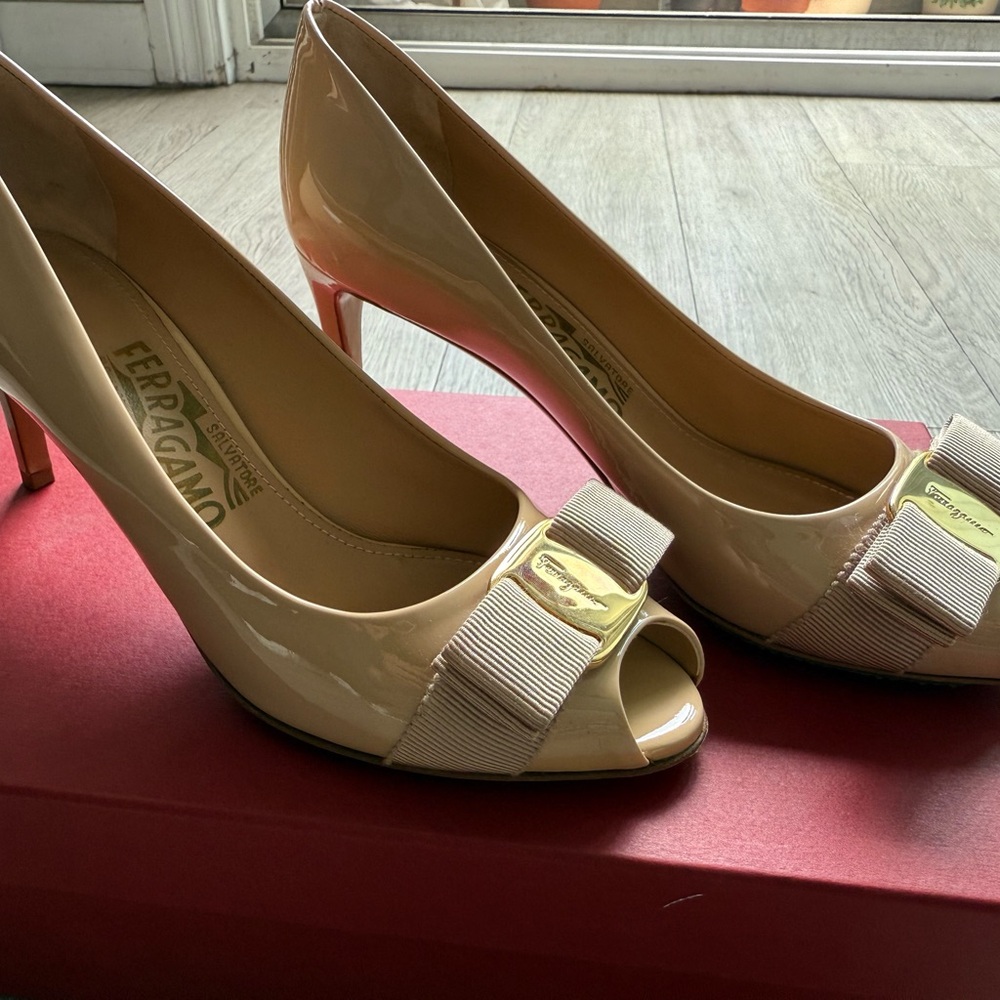 Salvatore Ferragamo Cream Patent Leather Heels with Bow